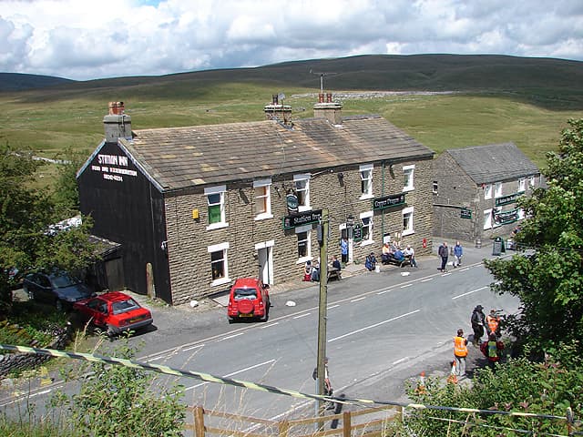 The Station Inn (via Wikimedia Commons, CC BY-SA 2.0)