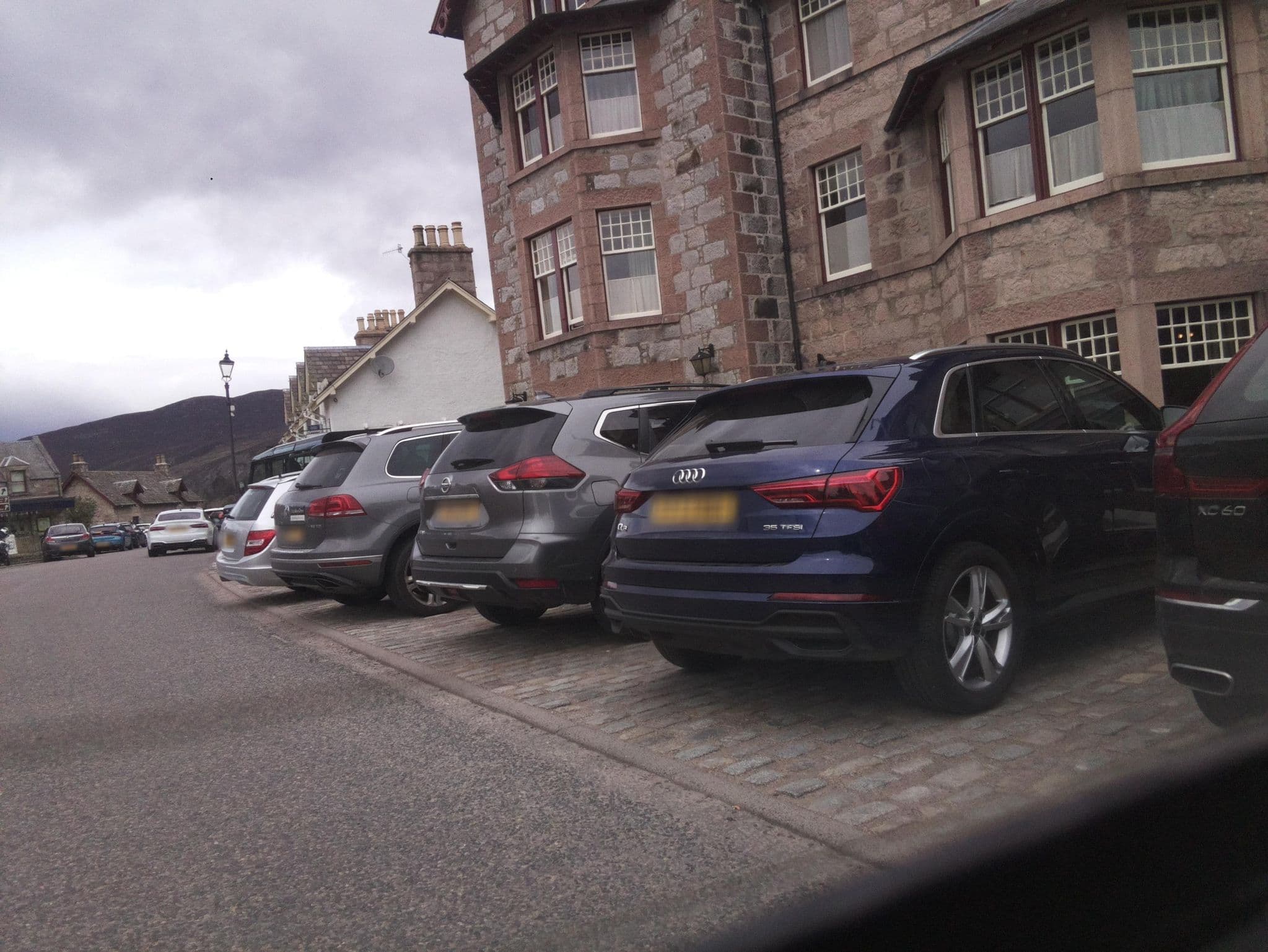 Street view near Fife Arms Hotel, Ballater — © southglos (CC BY-SA · Mapillary)