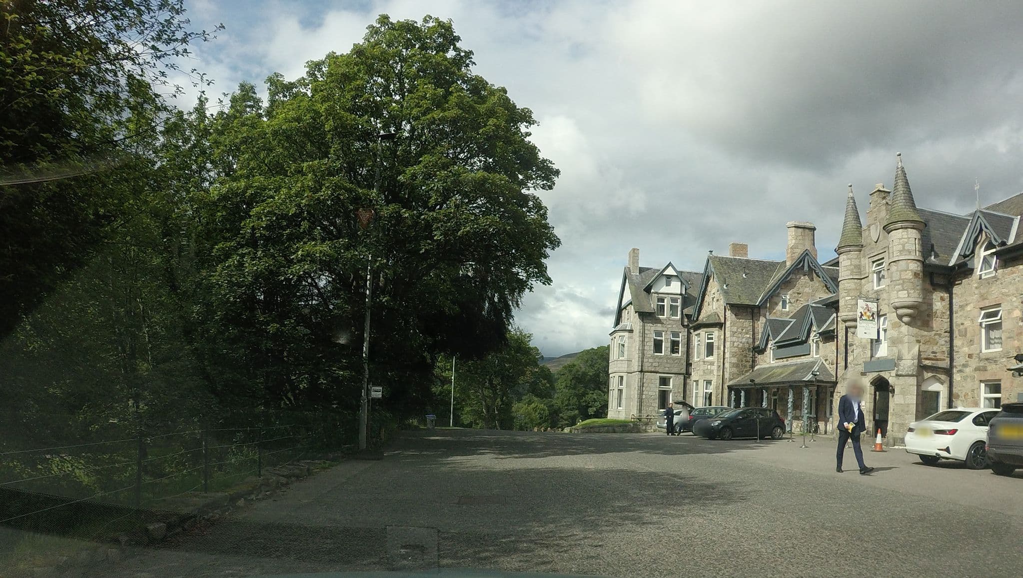 Street view near Invercauld Arms Hotel, Ballater — © hobgoblin (CC BY-SA · Mapillary)