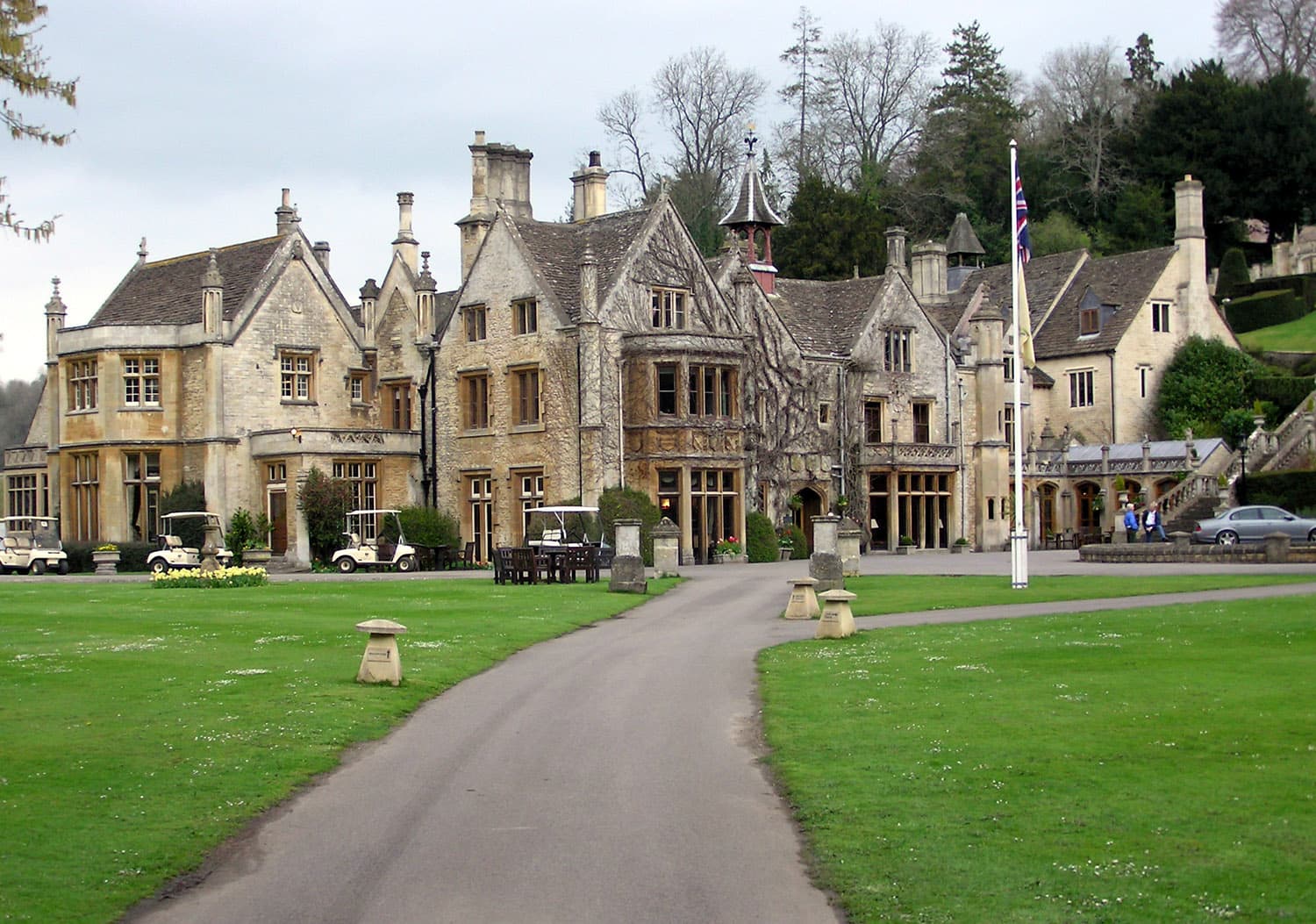 The Manor House (via Wikimedia Commons, Public domain)