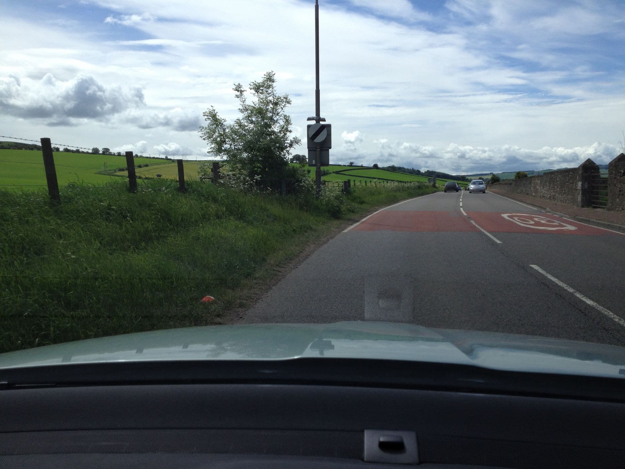 Street view near The Village Inn, Kingskettle — © hobgoblin (CC BY-SA · Mapillary)
