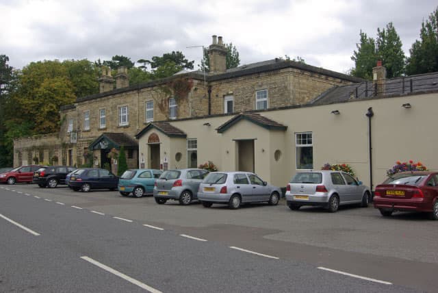 The Walnut Tree Inn (via Wikimedia Commons, CC BY-SA 2.0)