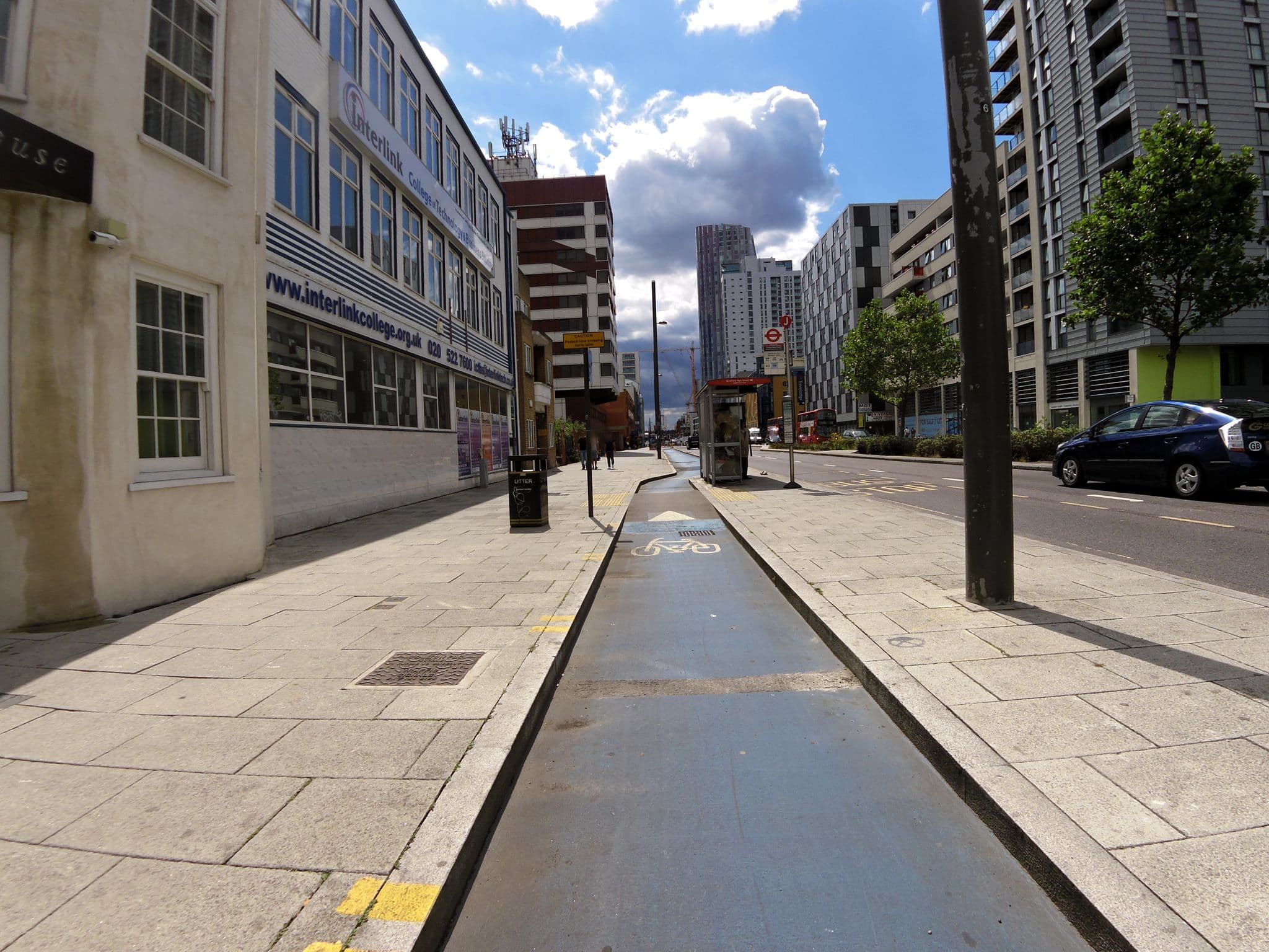 Street view near The Westbridge Hotel, Stratford — © smsm1 (CC BY-SA · Mapillary)