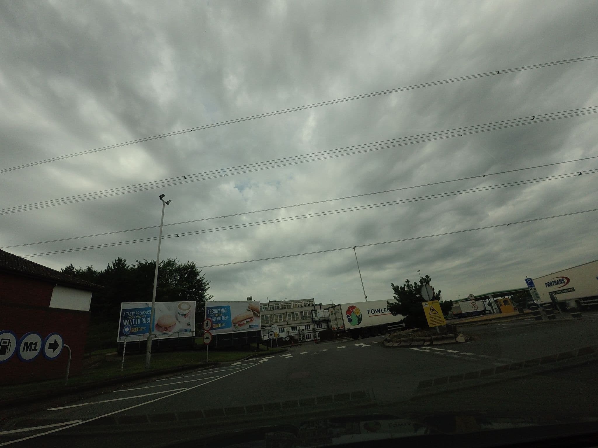 Street view near Travelodge Toddington M1 Southbound, Harlington — © tallguy (CC BY-SA · Mapillary)