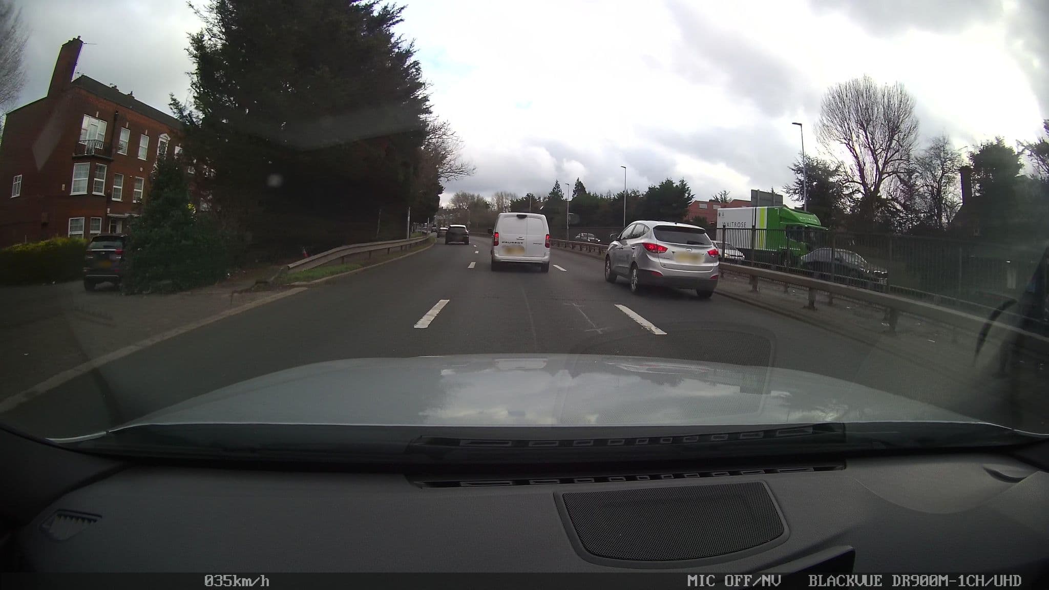 Street view near MB Hotel, Cricklewood — © Semir_Mapillary (CC BY-SA · Mapillary)