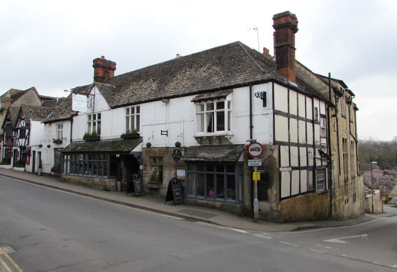 White Hart Inn (via Wikimedia Commons, CC BY-SA 2.0)