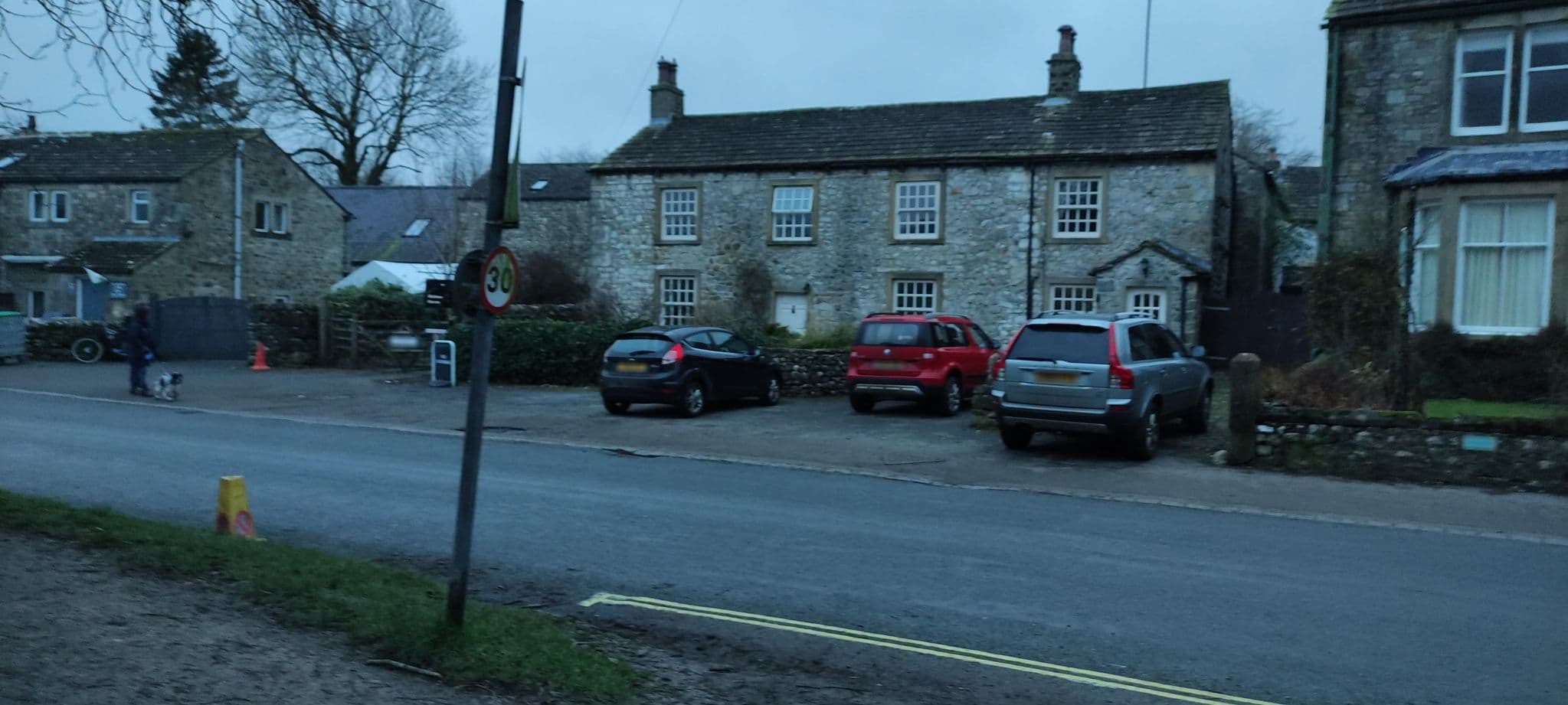 Street view near River House Hotel, Hellifield — © jethro10 (CC BY-SA · Mapillary)