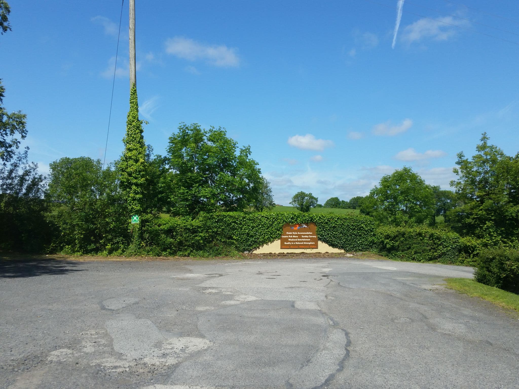 Street view near Carrybridge Hotel and Marina, Lisnaskea — © mcda (CC BY-SA · Mapillary)