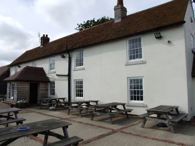 Ferry House Inn (via Wikimedia Commons, CC BY-SA 2.0)