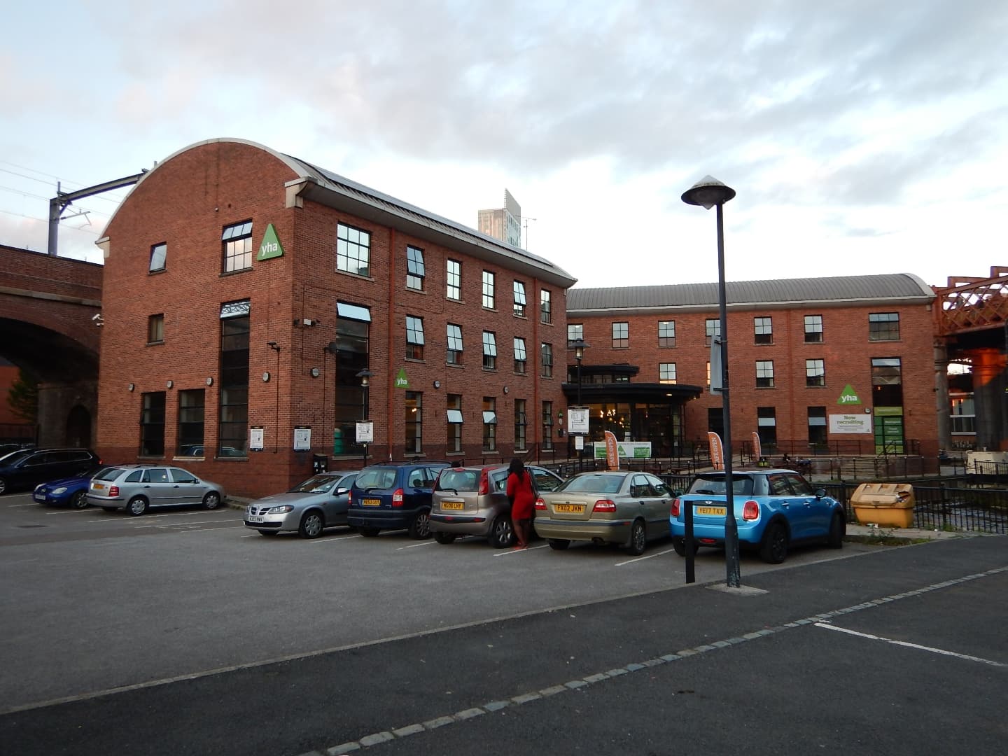 YHA Manchester (via Wikimedia Commons, CC BY-SA 2.0)
