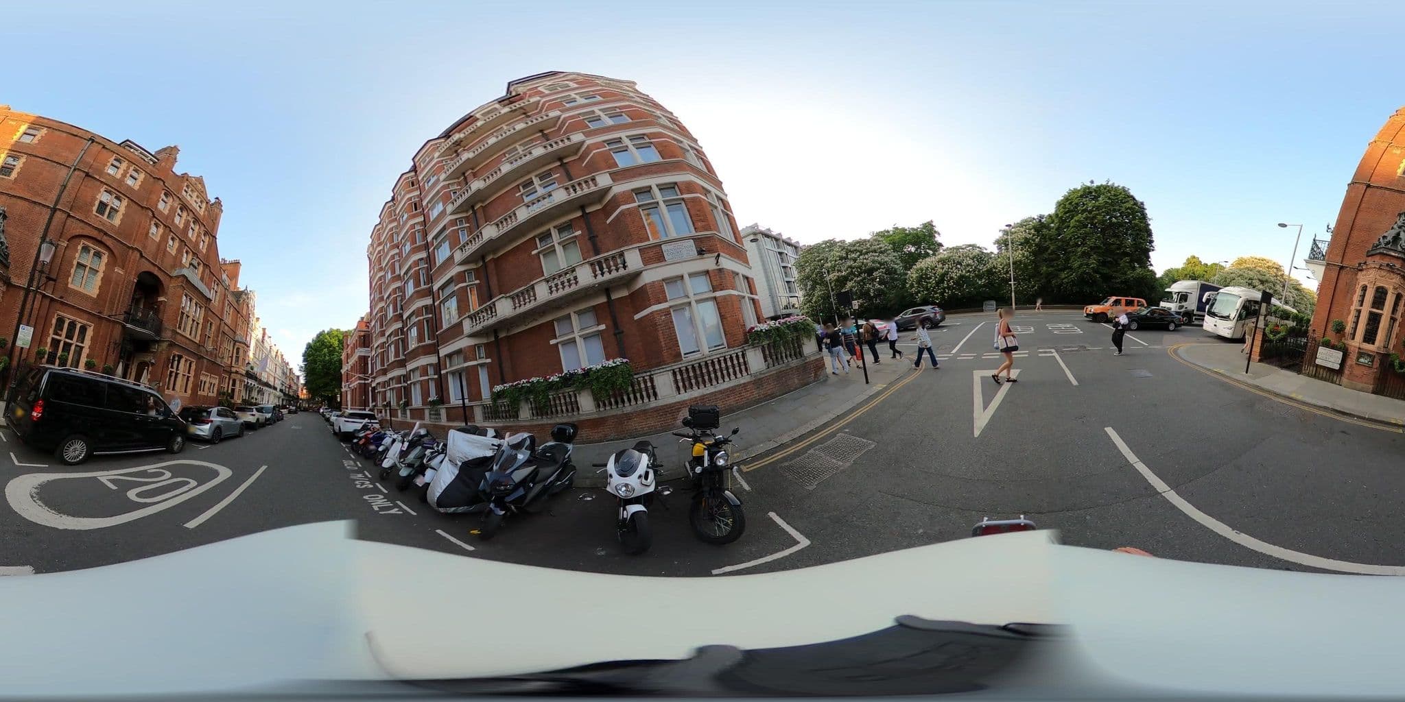 Street view near Kensington Park Apartments, Bayswater — © NatchaponJ (CC BY-SA · Mapillary)