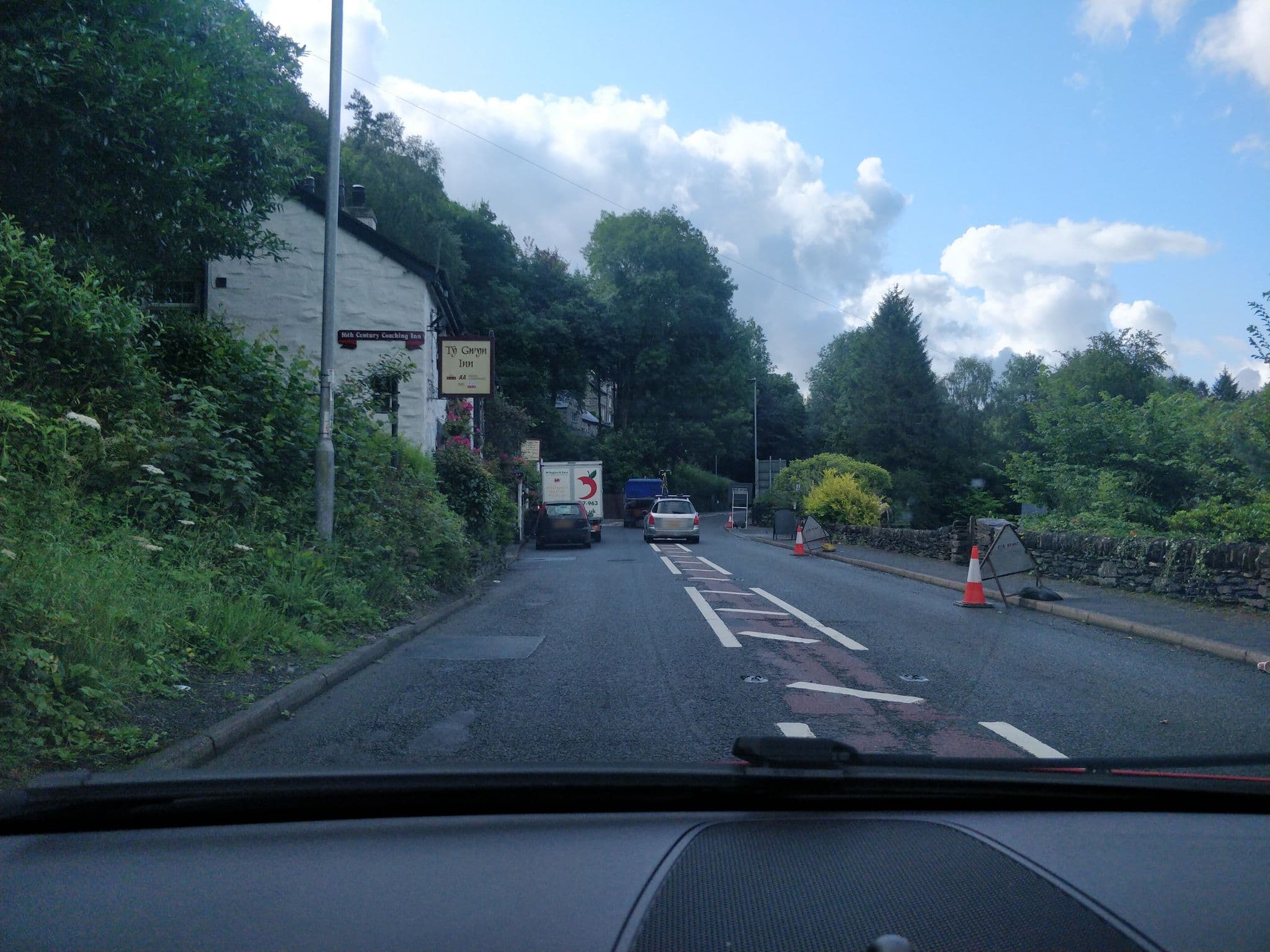 Street view near Ty Gwyn Coaching Inn, Betws-y-Coed — © davidsong (CC BY-SA · Mapillary)