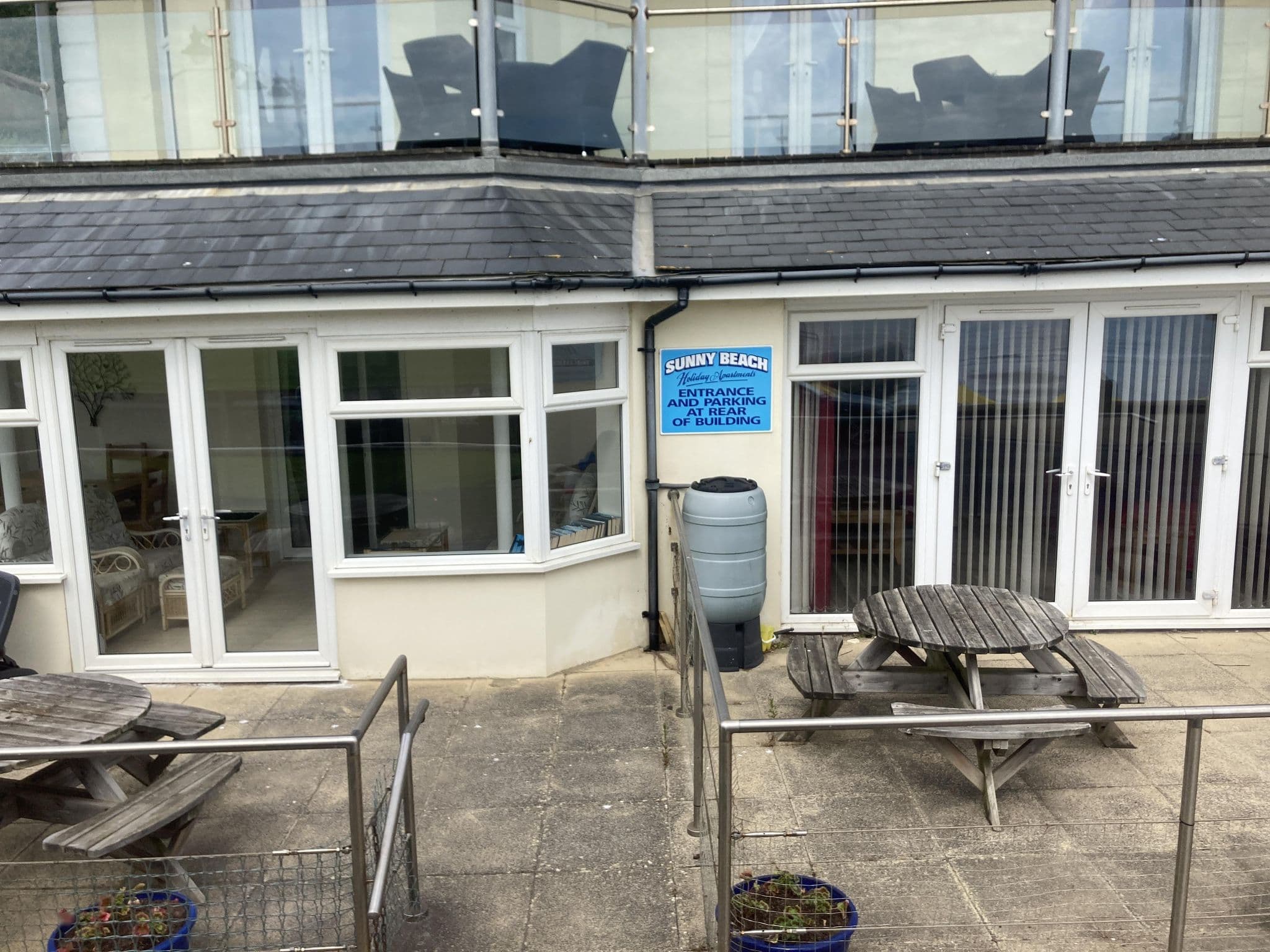 Street view near Sunny Beach, Shanklin — © cjmalone (CC BY-SA · Mapillary)