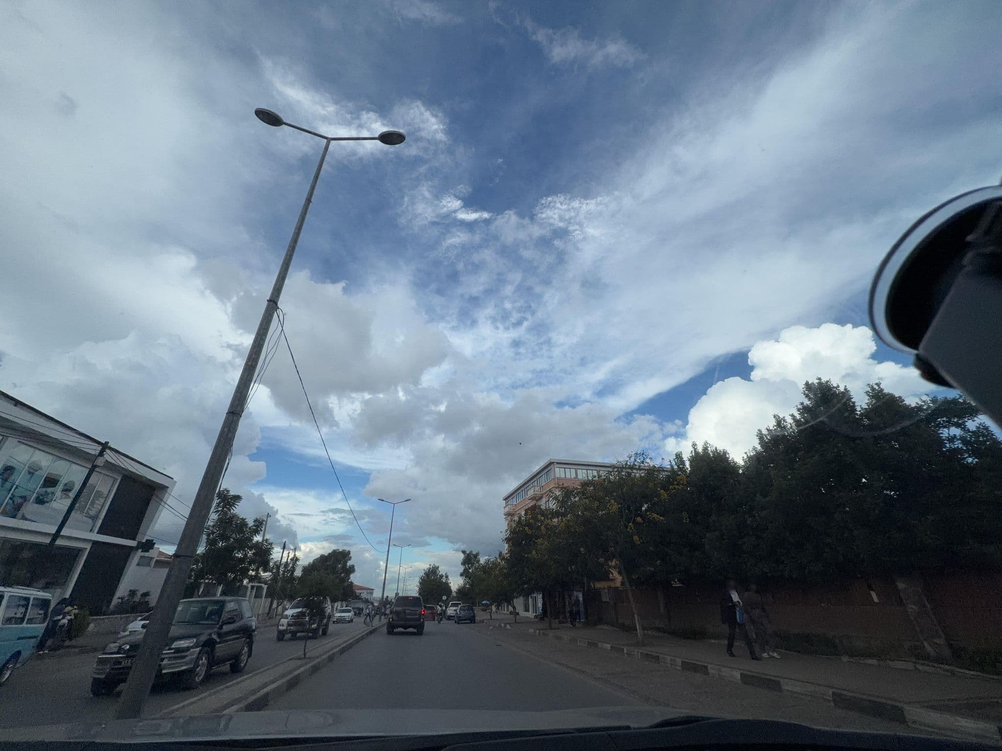 Street view near Aldeamento Turístico Ombala yo Mbembua, Lubango — © viag8 (CC BY-SA · Mapillary)