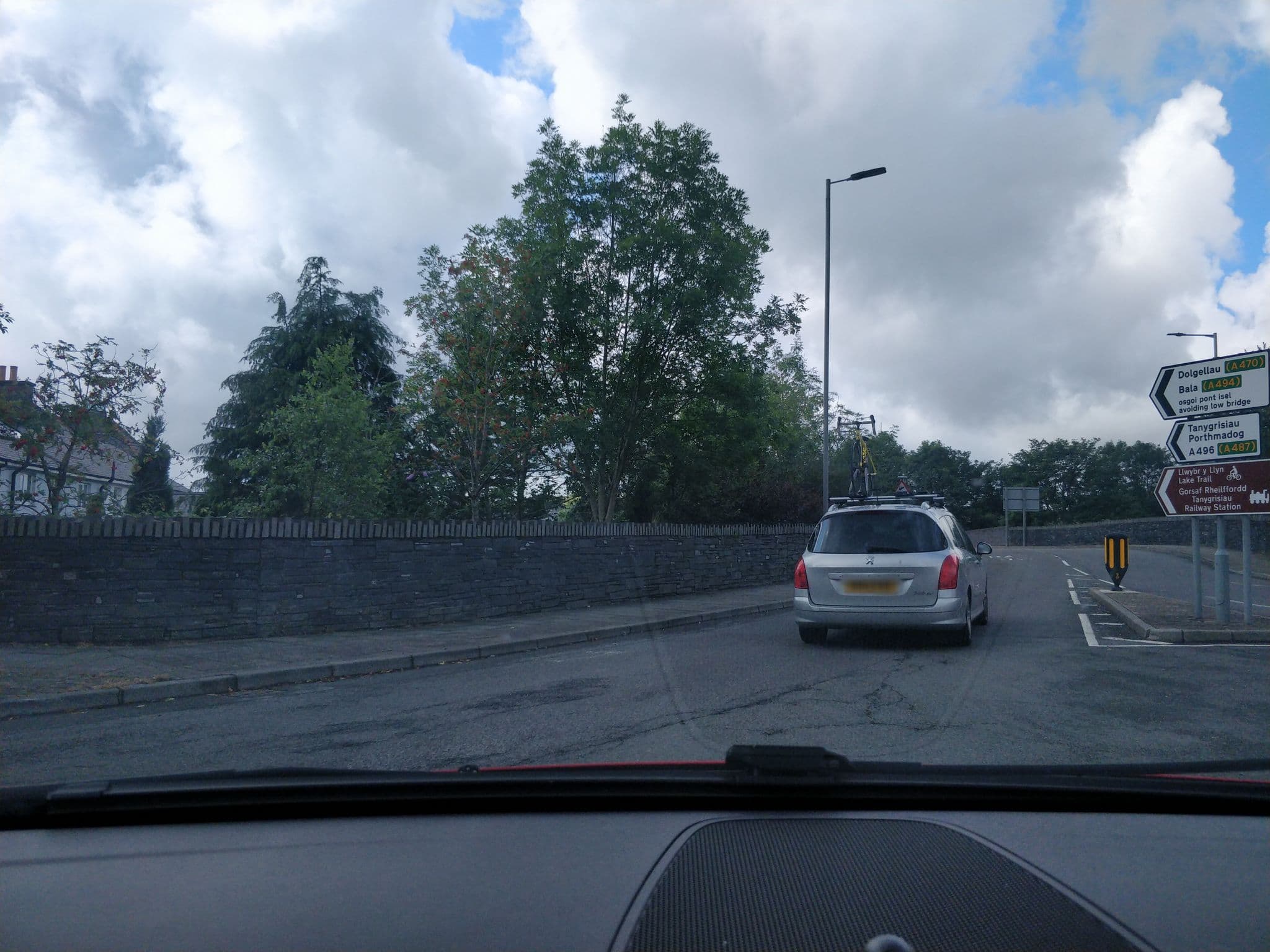 Street view near The Commercial Hotel, Blaenau-Ffestiniog — © davidsong (CC BY-SA · Mapillary)