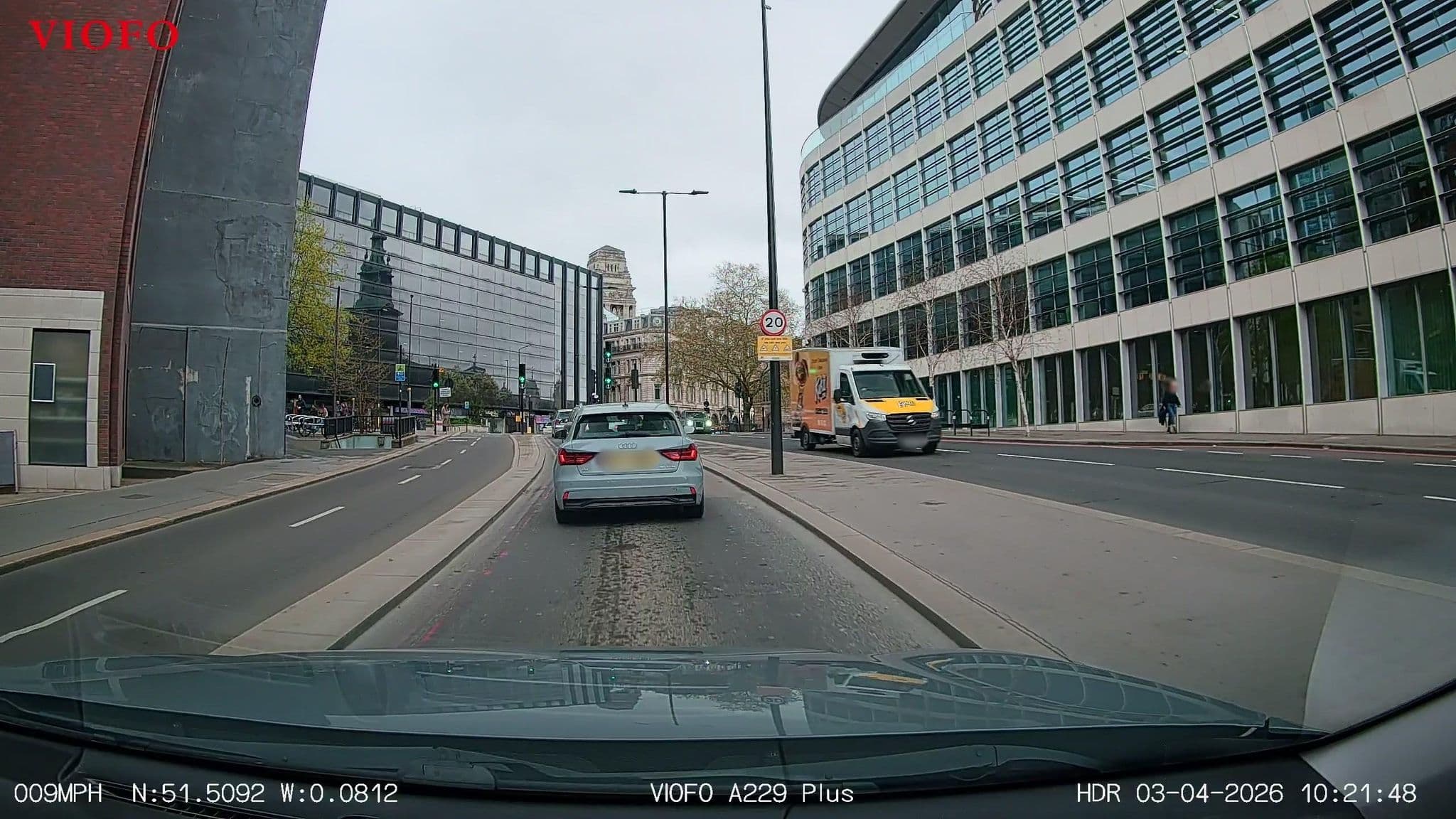 Street view near hub by Premier Inn (Tower Bridge), City of London — © RyanBush (CC BY-SA · Mapillary)