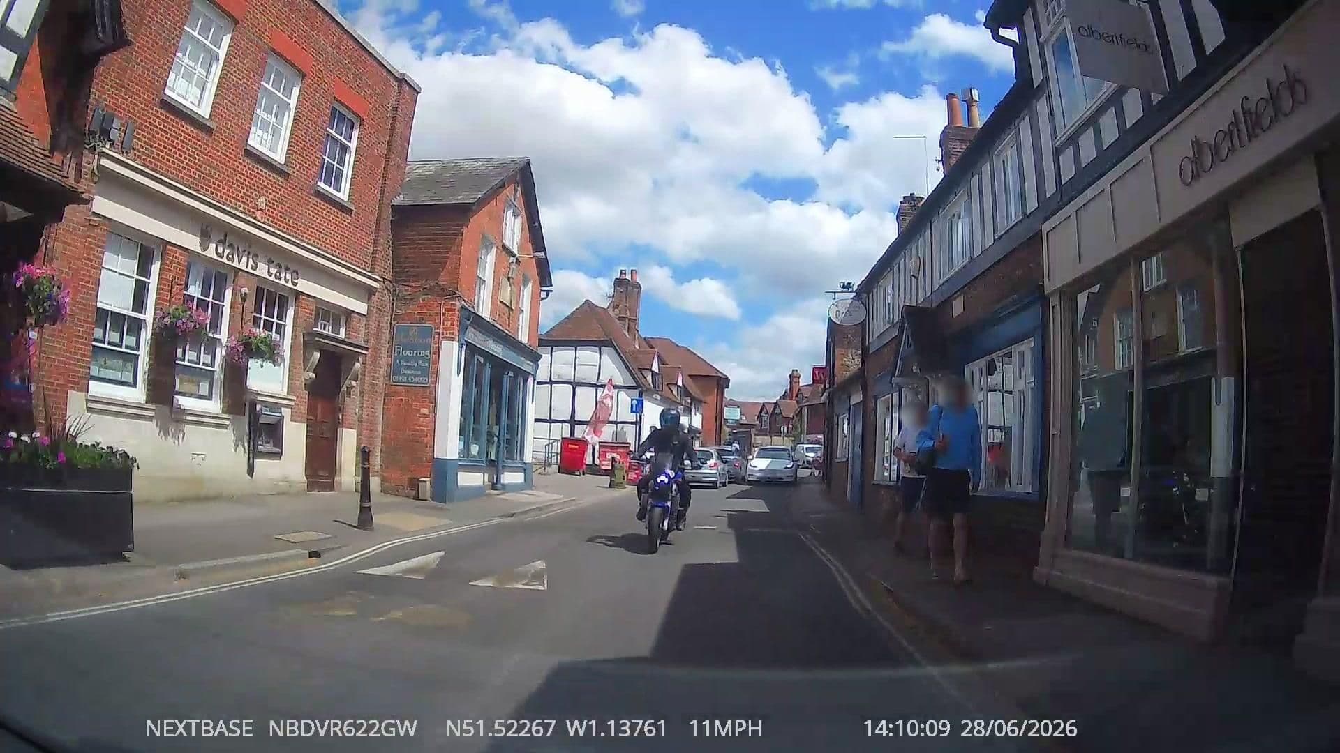 Street view near The Miller of Mansfield, Goring — © swinetown (CC BY-SA · Mapillary)
