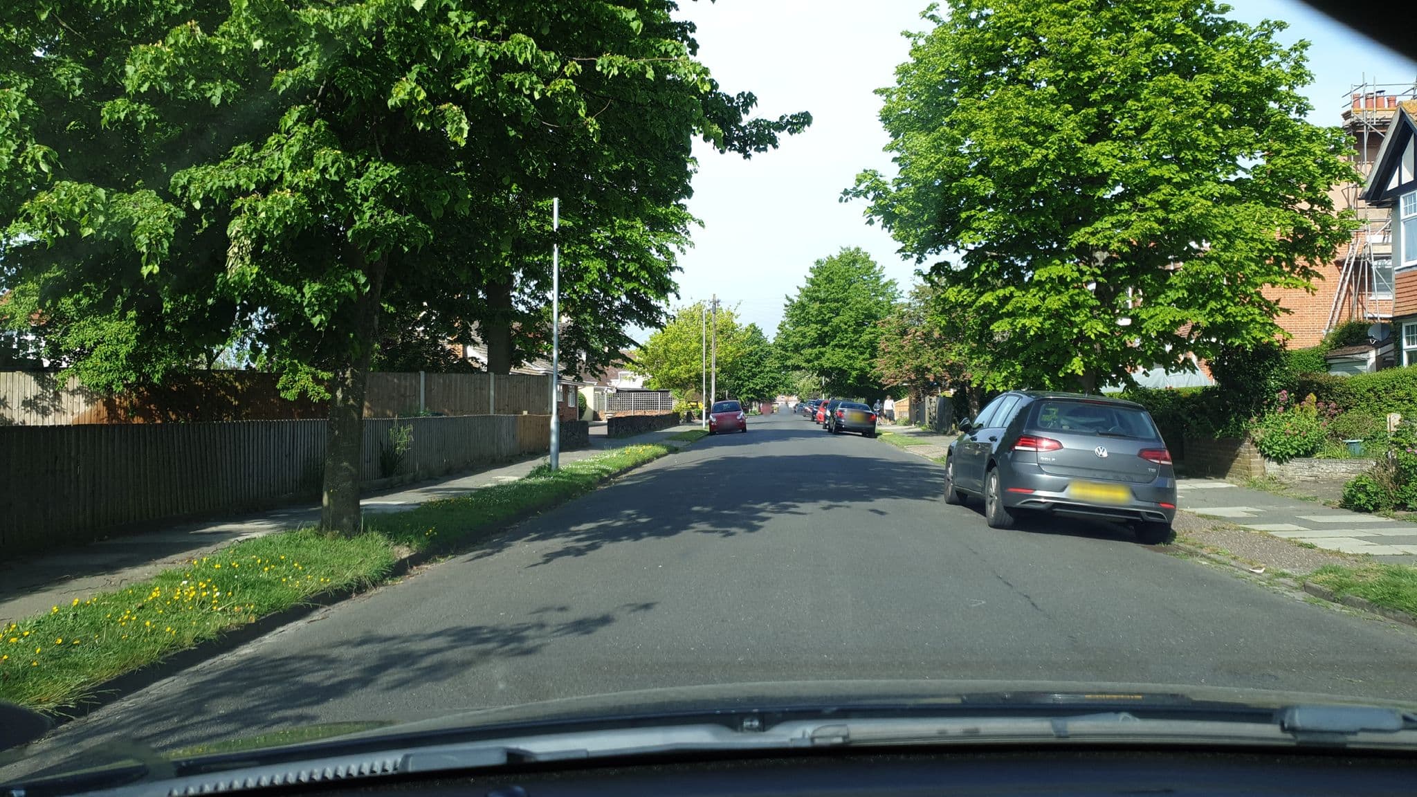 Street view near Uplands Guest House, Frinton-on-Sea — © edloach (CC BY-SA · Mapillary)