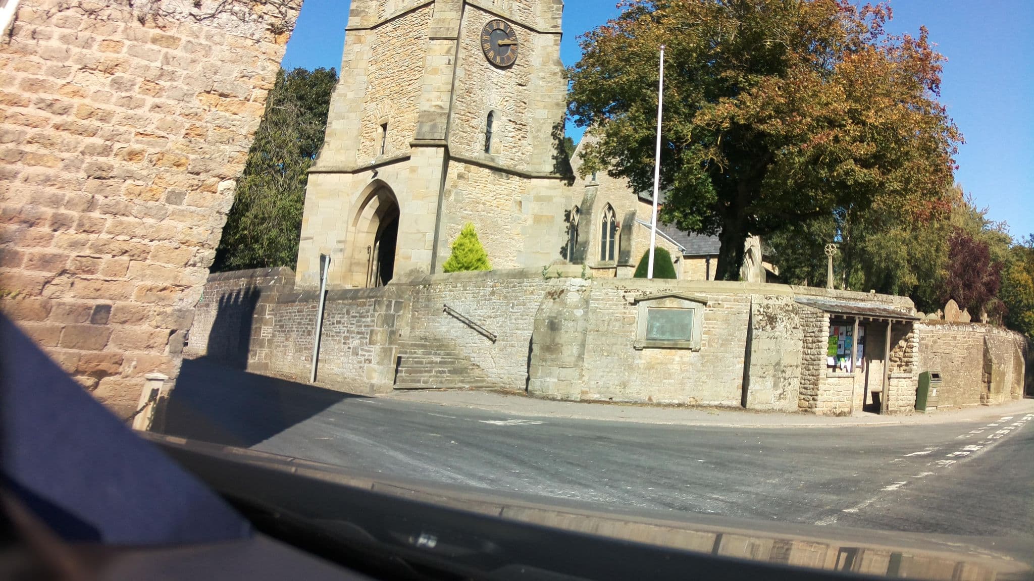 Street view near Downe Arms Hotel, East Ayton — © southglos (CC BY-SA · Mapillary)