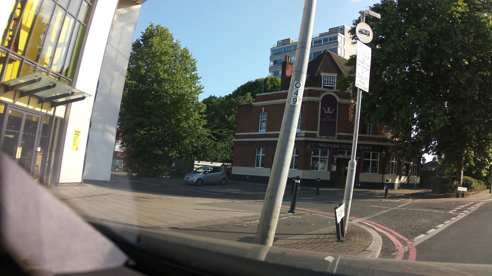 Street view near Premier Inn, Richmond — © southglos (CC BY-SA · Mapillary)
