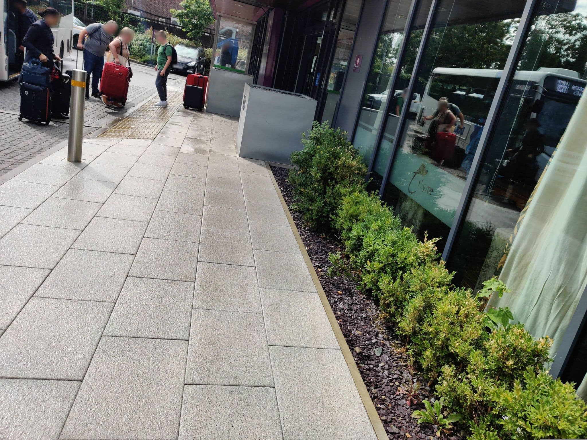 Street view near Premier Inn Heathrow Terminal 5, West Drayton — © jpennycook (CC BY-SA · Mapillary)