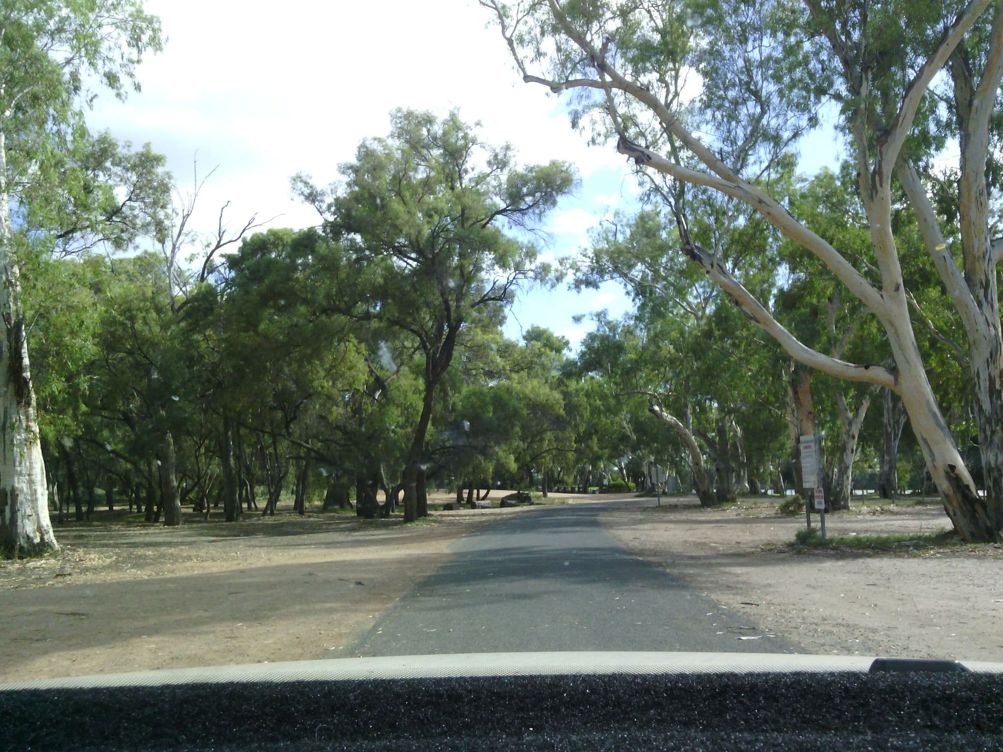 Street view near Martins Bend Campground, Berri — © jrdixon (CC BY-SA · Mapillary)