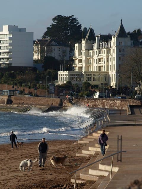 The Grand Hotel (via Wikimedia Commons, CC BY-SA 2.0)
