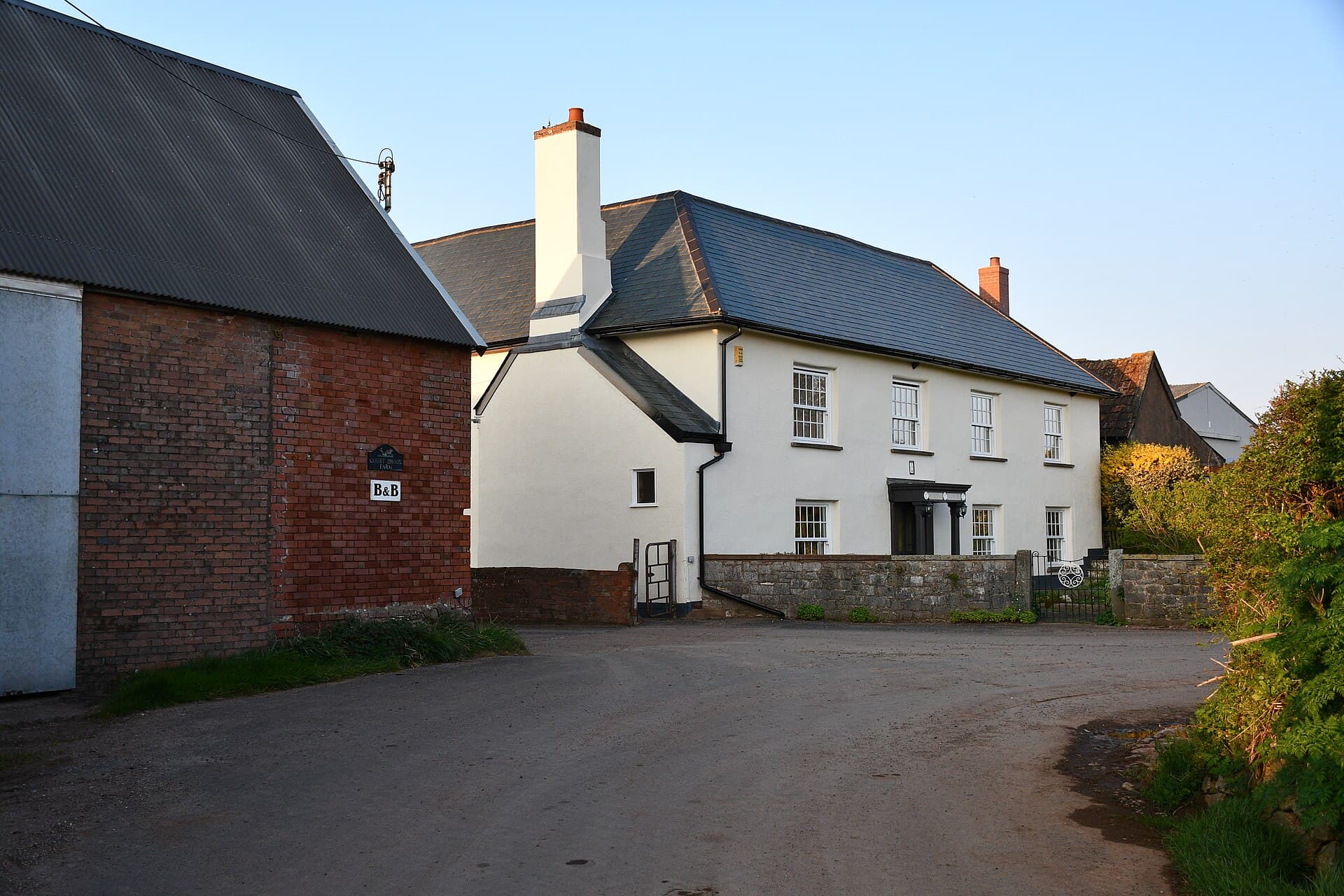 Courtbrook Farm (via Wikimedia Commons, CC0)