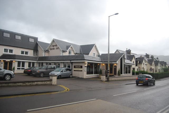 Nevis Bank Inn (via Wikimedia Commons, CC BY-SA 2.0)