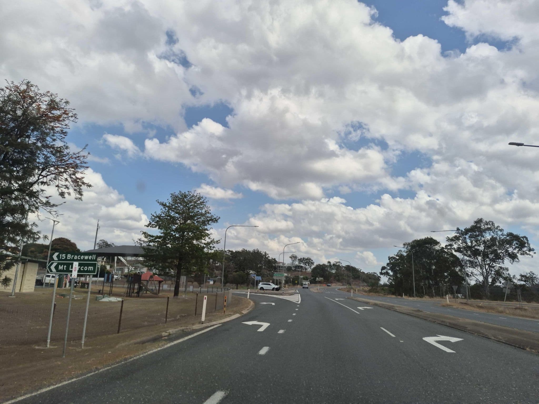 Street view near Mount Larcom Rest Area, Clinton — © Hamid_Pro (CC BY-SA · Mapillary)