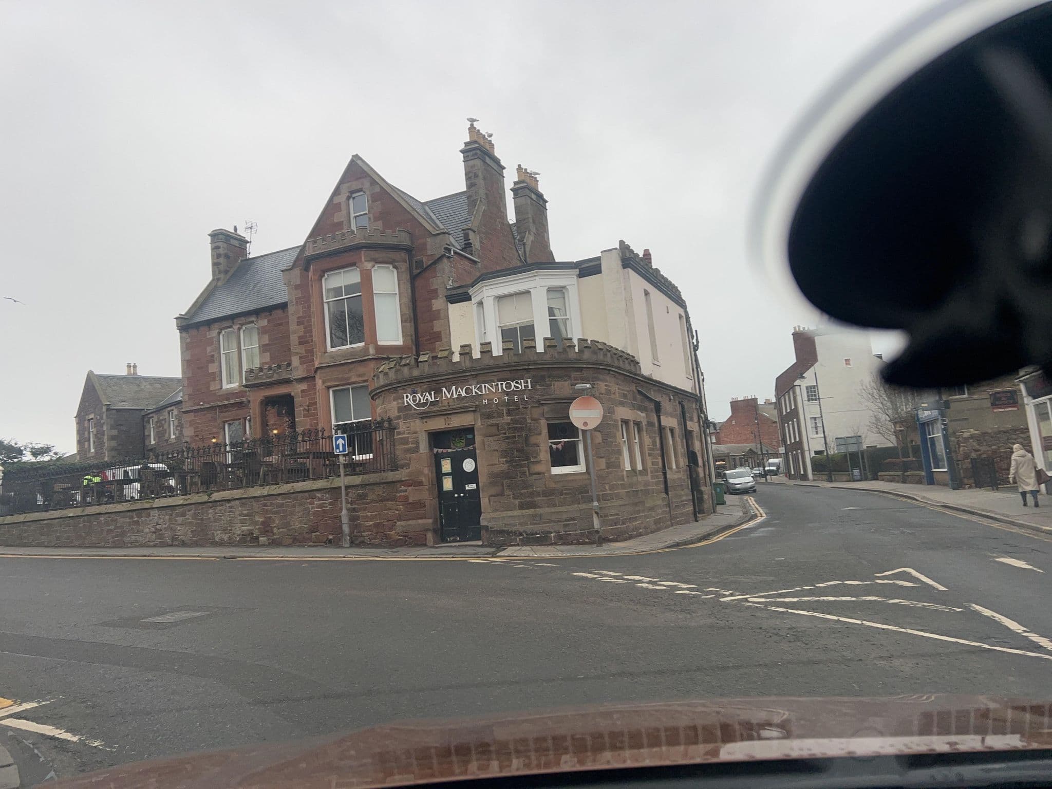 Street view near The Dolphin Inn, Dunbar — © lucagm (CC BY-SA · Mapillary)