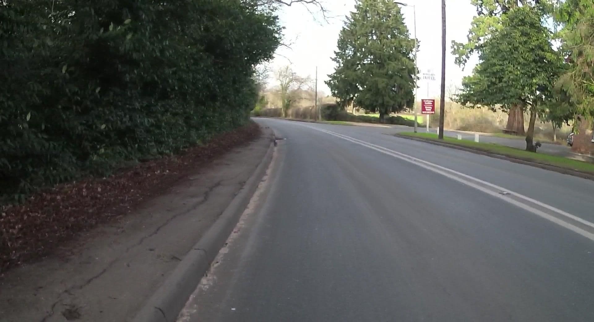 Street view near Roselawn Hotel, Calcot — © jpennycook (CC BY-SA · Mapillary)