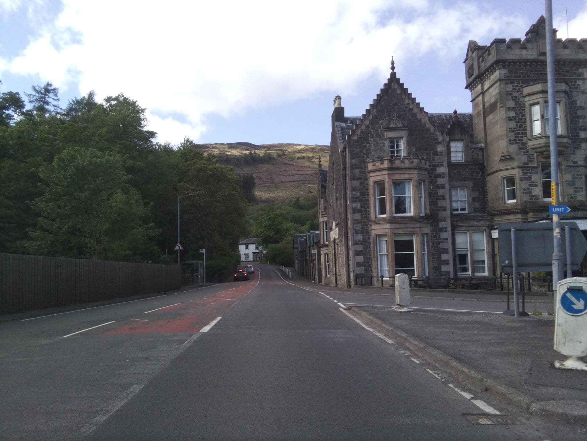 Street view near Tarbet Hotel, Garelochhead — © southglos (CC BY-SA · Mapillary)