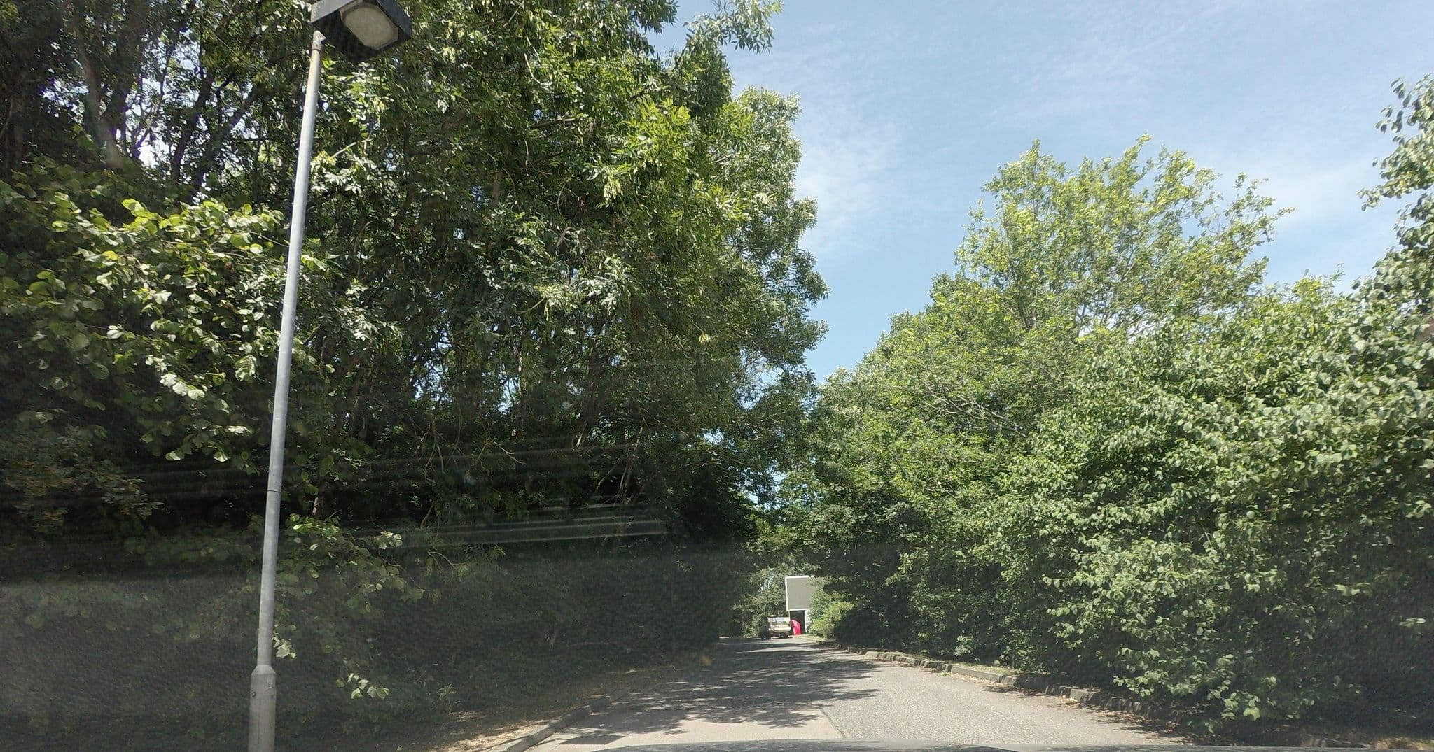 Street view near Days Inn, Westerham — © tallguy (CC BY-SA · Mapillary)