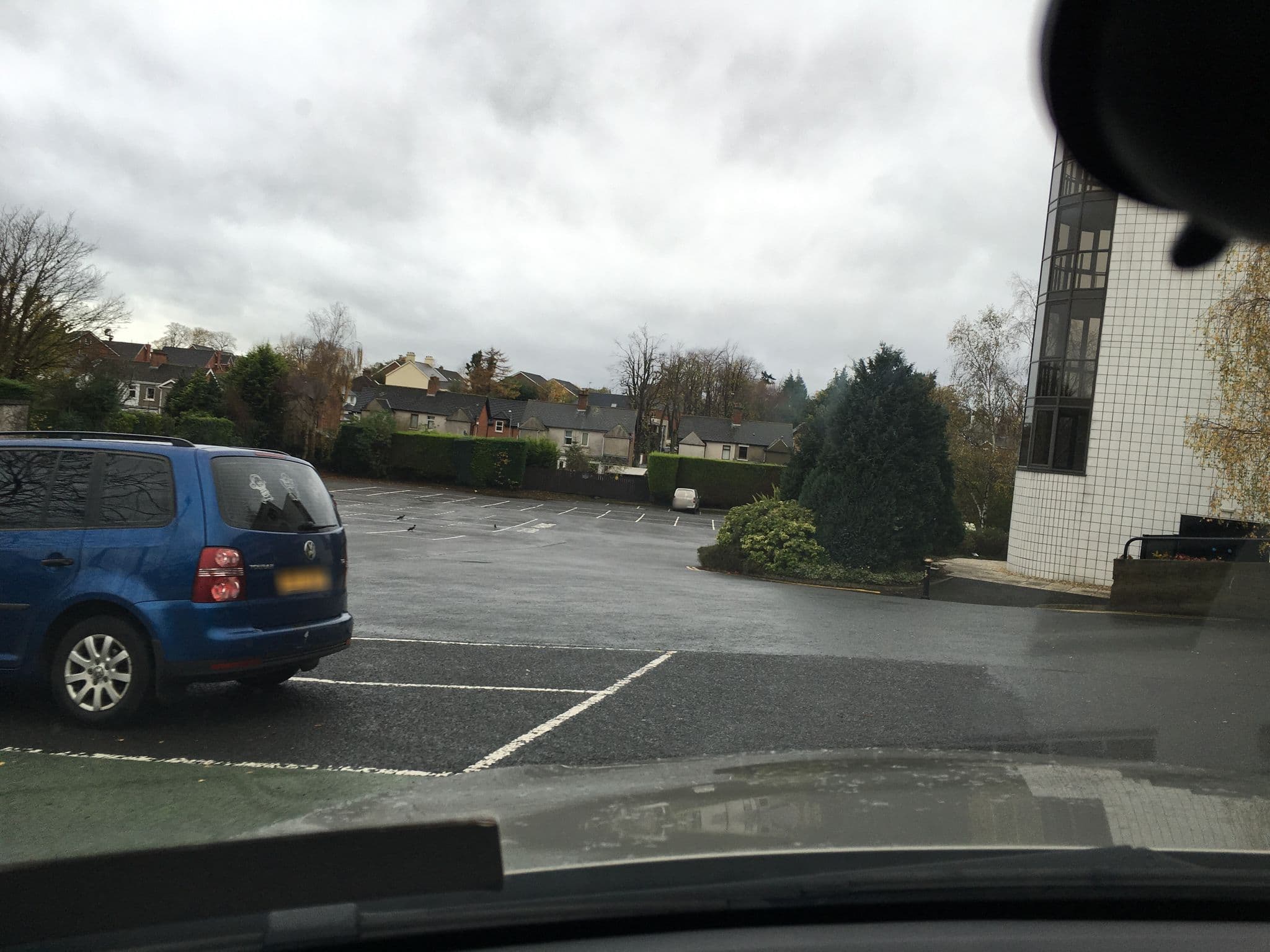 Street view near Stormont Hotel, Dundonald — © mackerski (CC BY-SA · Mapillary)