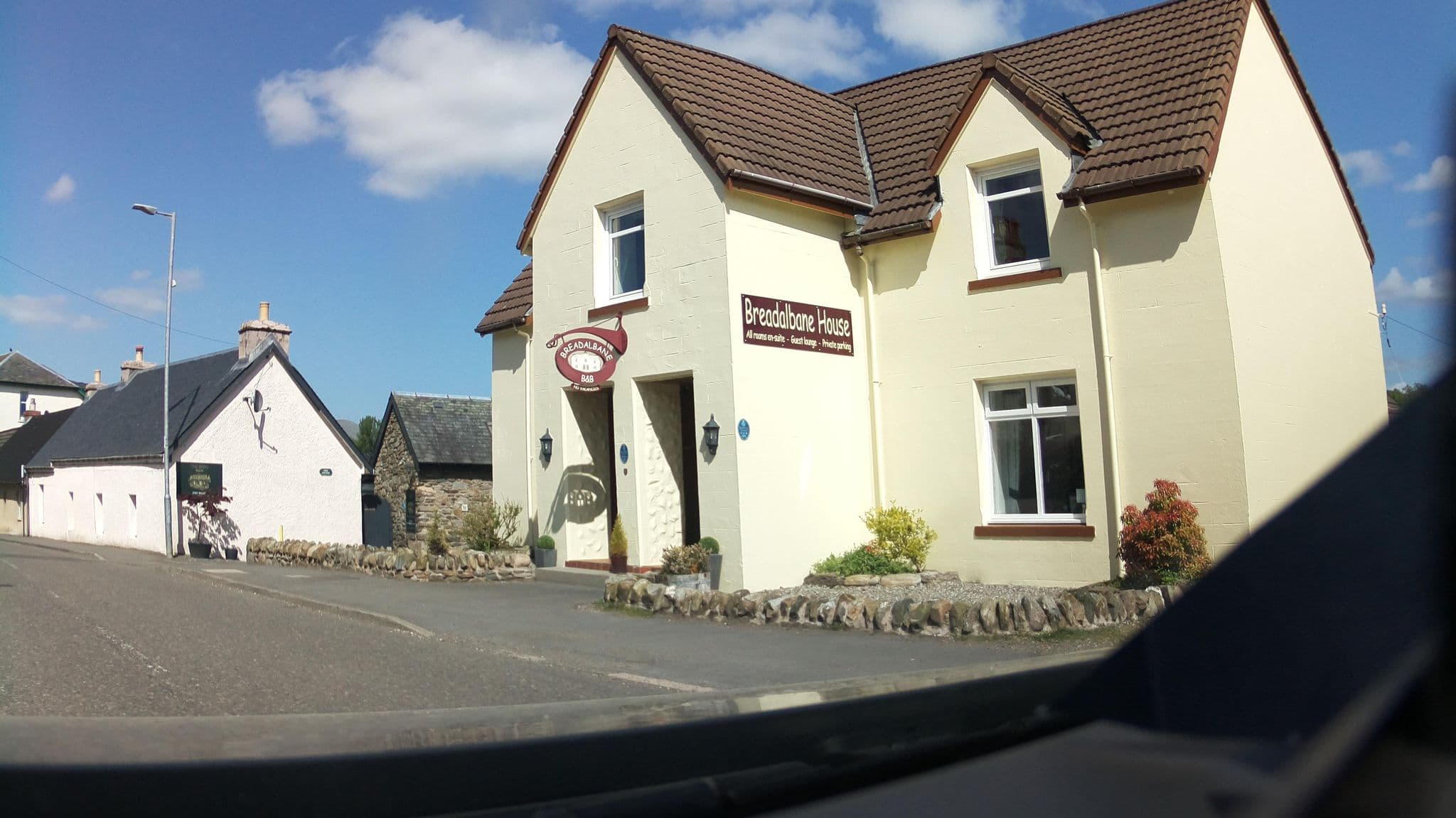 Street view near Breadalbane House, Comrie — © southglos (CC BY-SA · Mapillary)