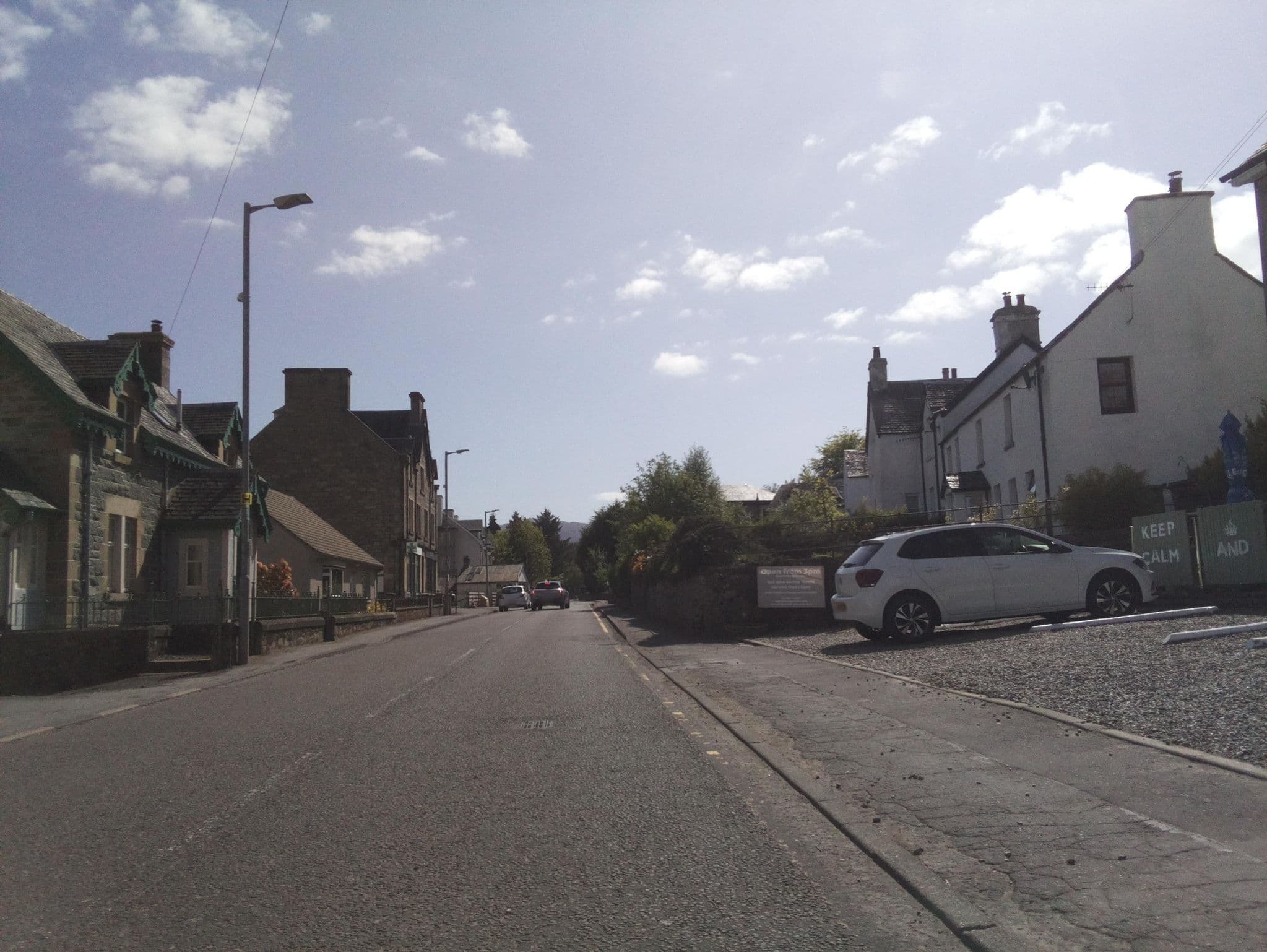 Street view near The Courie Inn, Comrie — © southglos (CC BY-SA · Mapillary)