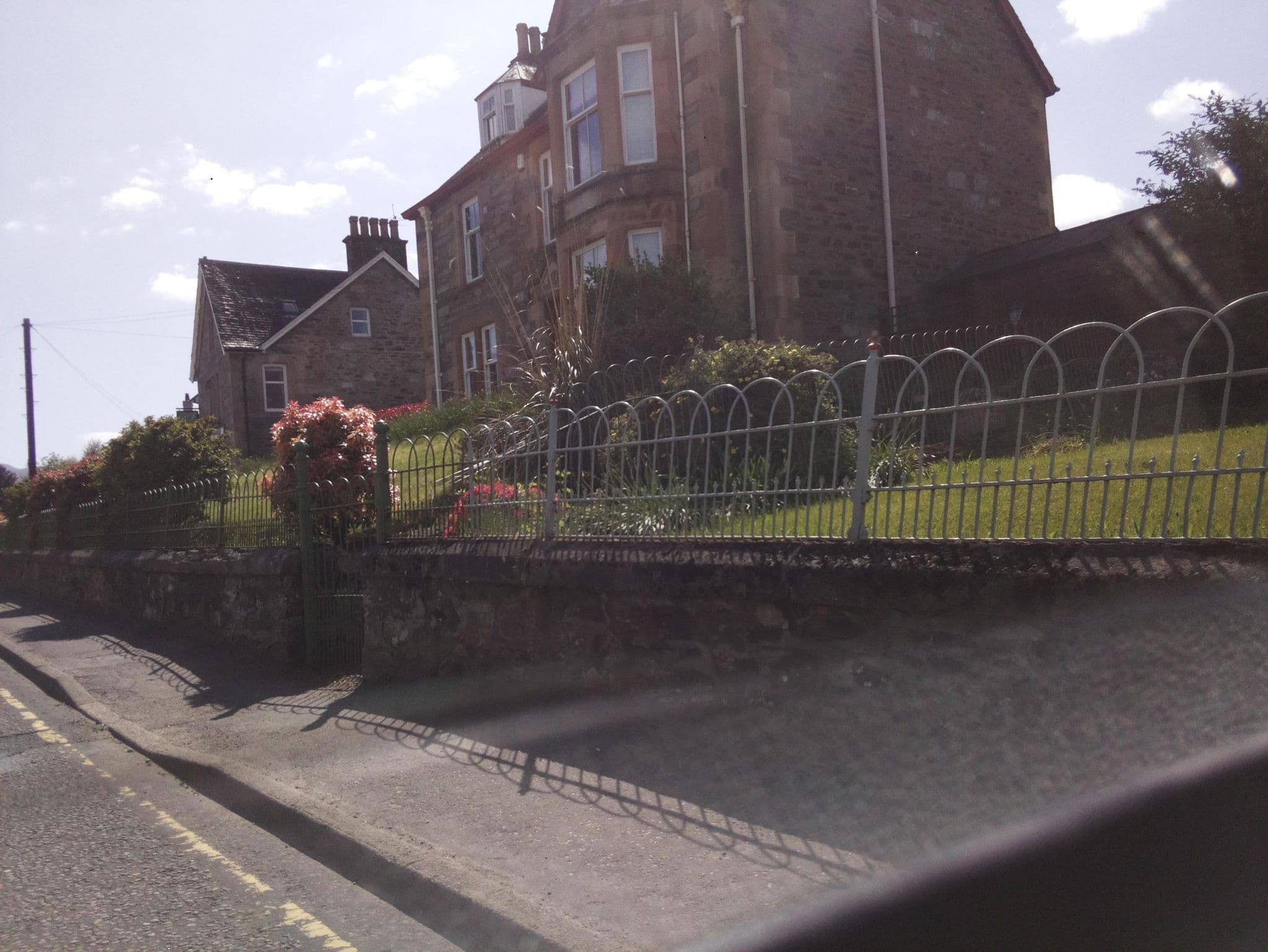 Street view near Tay View, Comrie — © southglos (CC BY-SA · Mapillary)