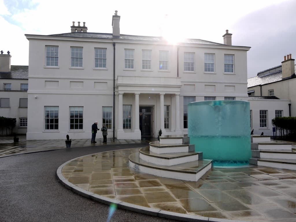 Seaham Hall Hotel (via Wikimedia Commons, CC BY-SA 2.0)