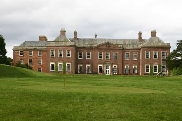 Holme Lacy House (via Wikimedia Commons, CC BY-SA 2.0)
