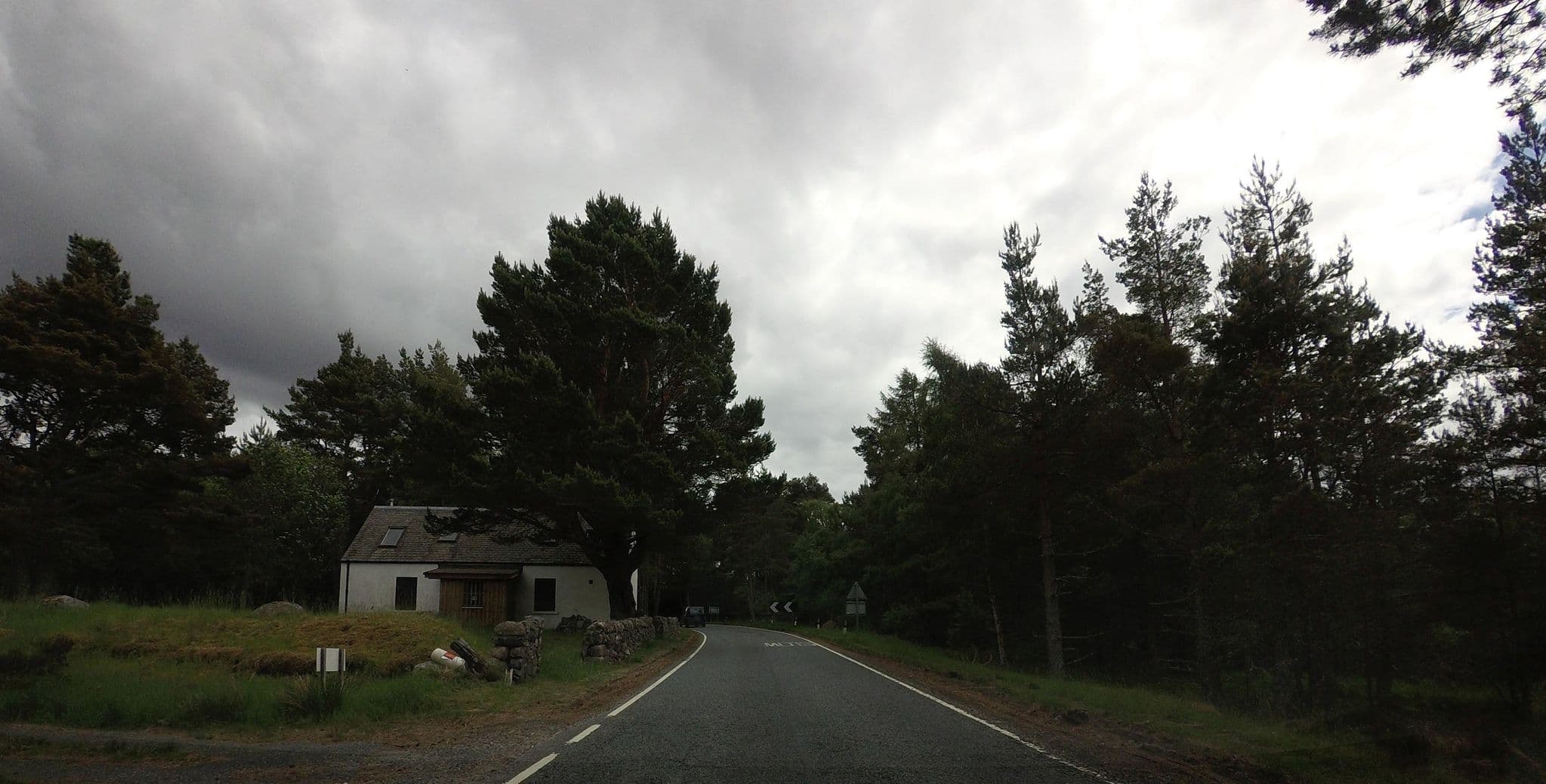 Street view near Raeburn Hut, Newtonmore — © hobgoblin (CC BY-SA · Mapillary)