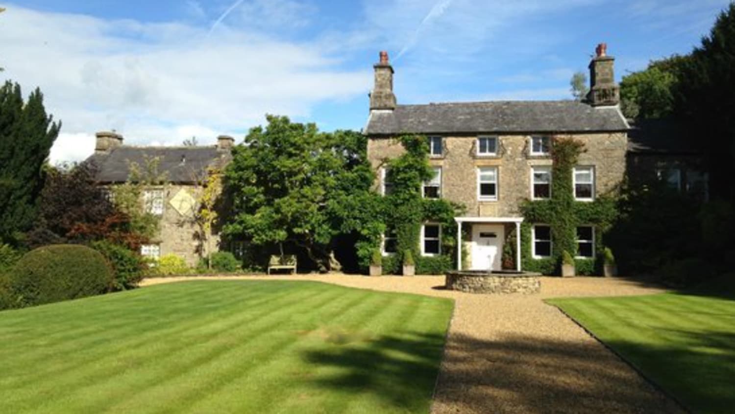 Hipping Hall (via Wikimedia Commons, CC BY-SA 4.0)
