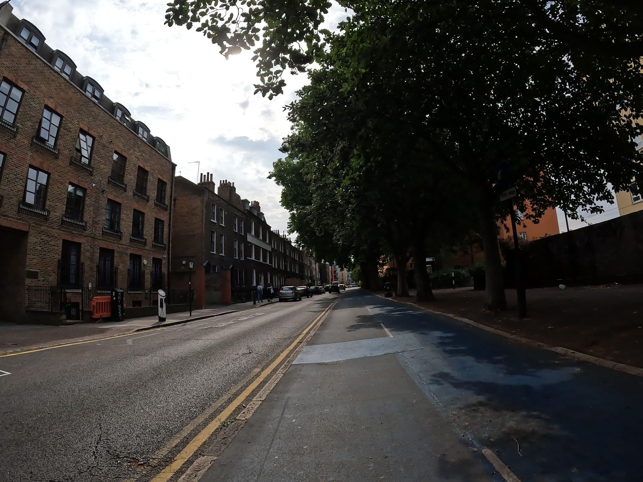 Street view near Cable Street Inn, Shadwell — © erias (CC BY-SA · Mapillary)