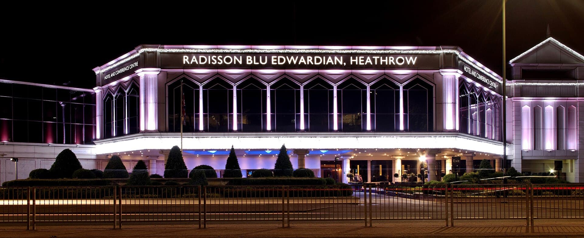 Radisson Blu Edwardian Heathrow Hotel & Conference Centre, London (via Wikimedia Commons, CC BY-SA 3.0)