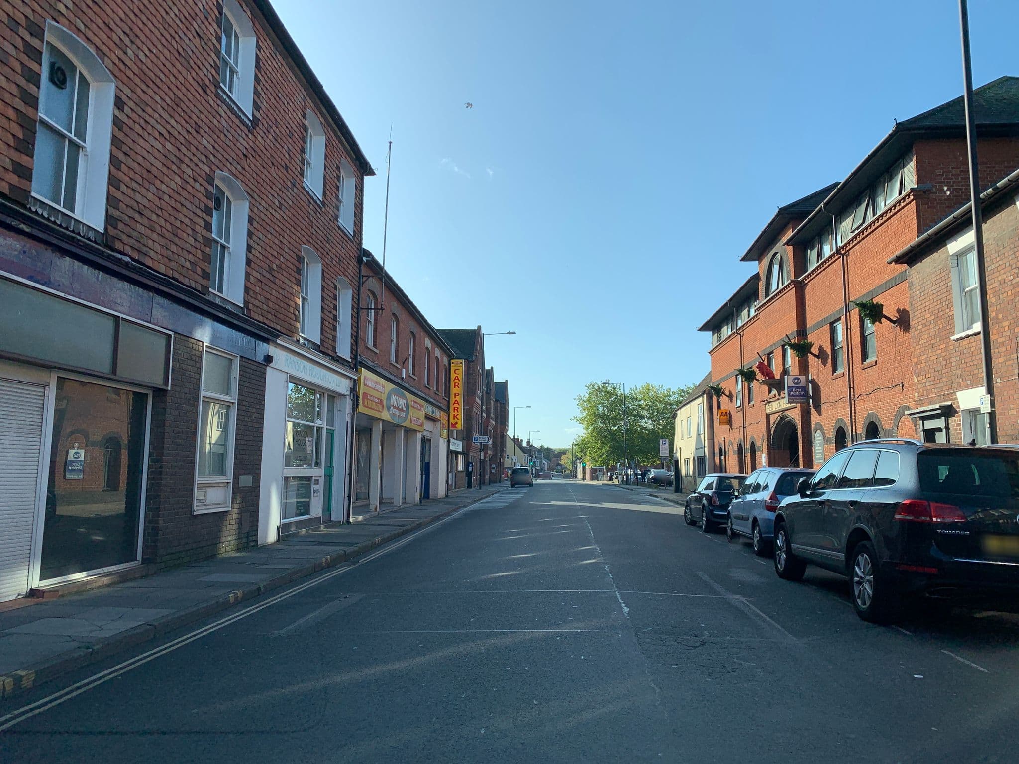 Street view near The Red Lion Hotel, Salisbury — © iced (CC BY-SA · Mapillary)