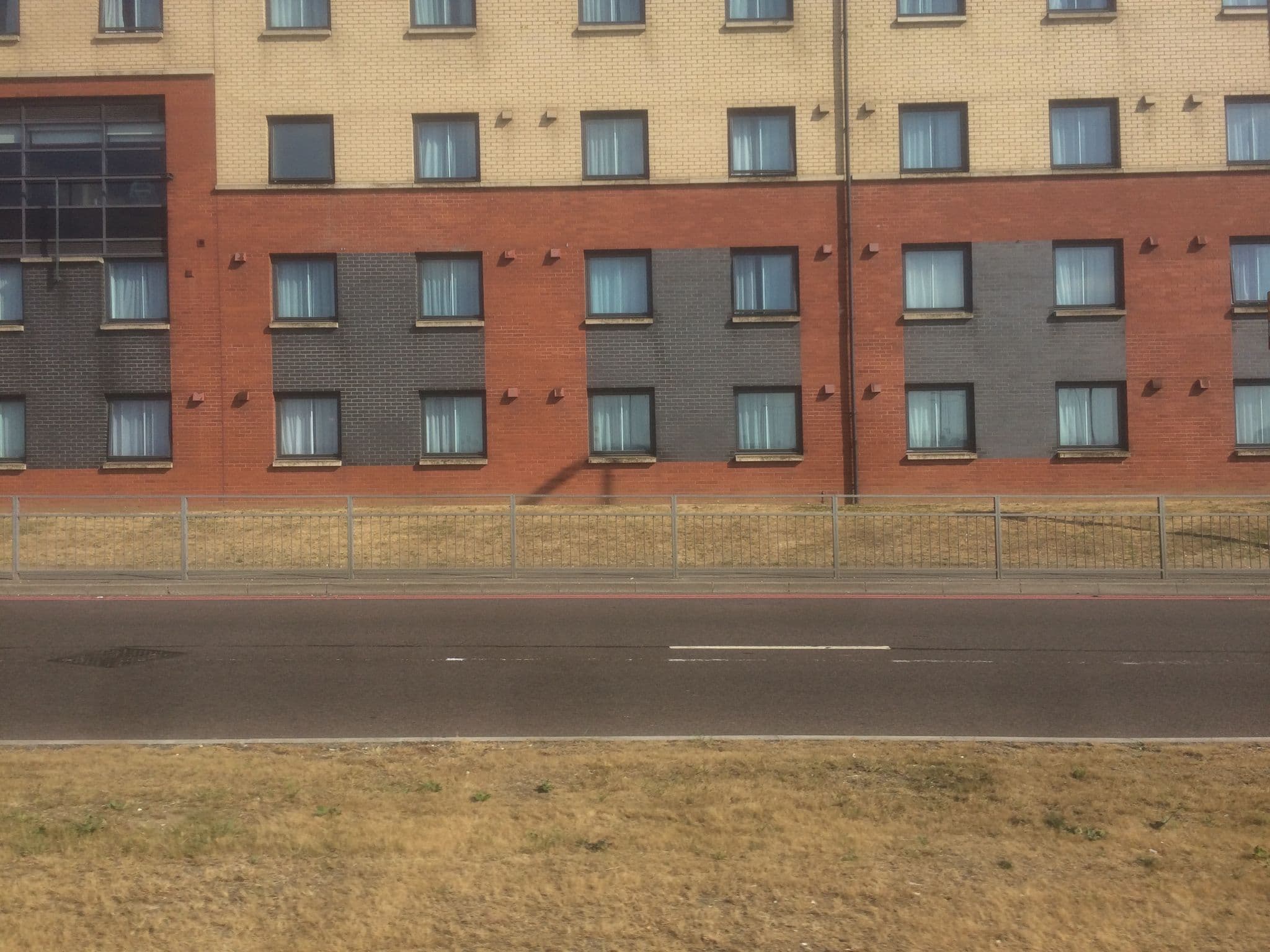 Street view near Holiday Inn Express, Luton — © gmc (CC BY-SA · Mapillary)