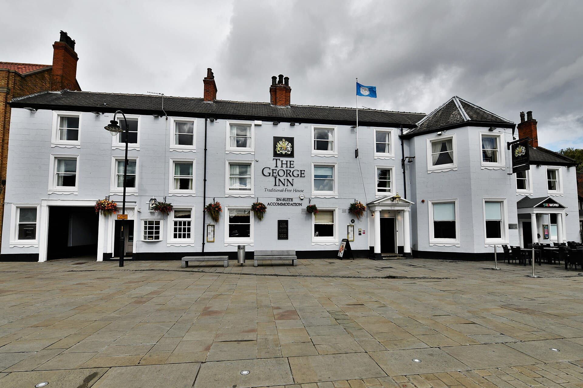 The George Inn (via Wikimedia Commons, CC BY-SA 2.0)