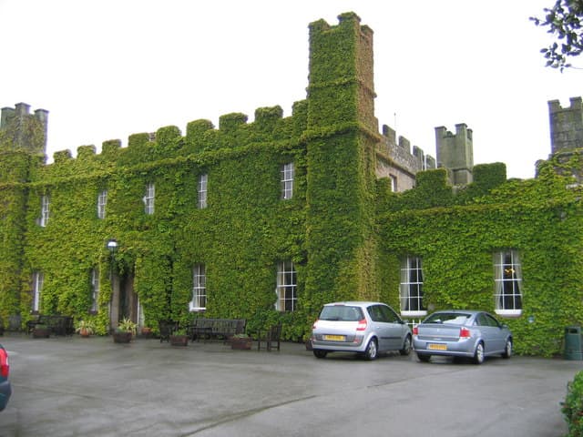 Tregenna Castle Hotel (via Wikimedia Commons, CC BY-SA 2.0)