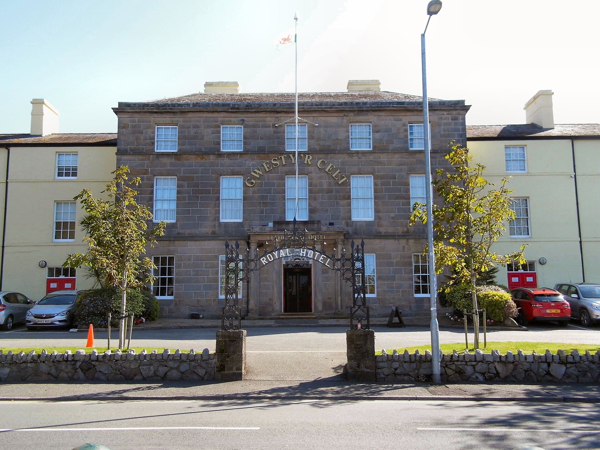 Celtic Royal Hotel (via Wikimedia Commons, CC BY-SA 4.0)