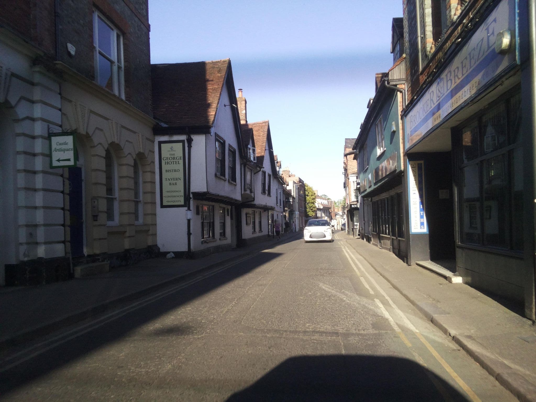 Street view near George Hotel, Wallingford — © southglos (CC BY-SA · Mapillary)